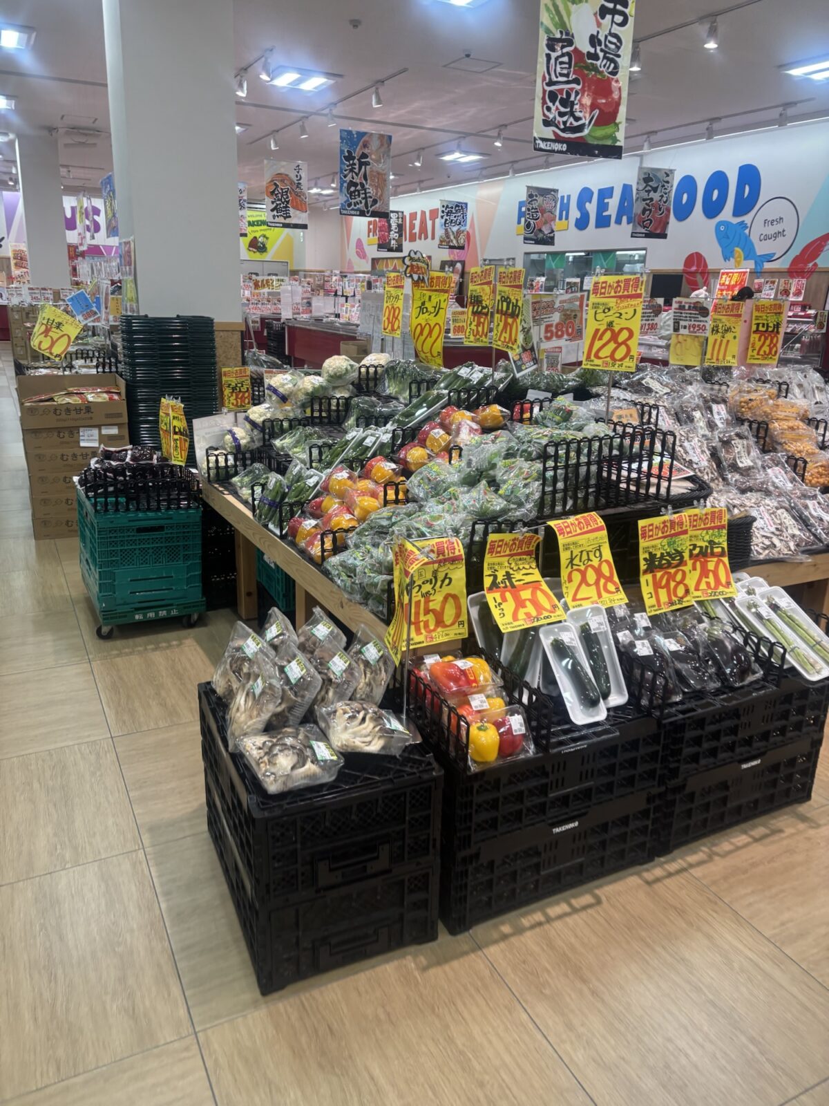 業務スーパー 青果コーナーの売り場｜わさび小袋・麺つゆ小袋・ドレッシング小袋の店頭調査（2025年11月18日撮影）