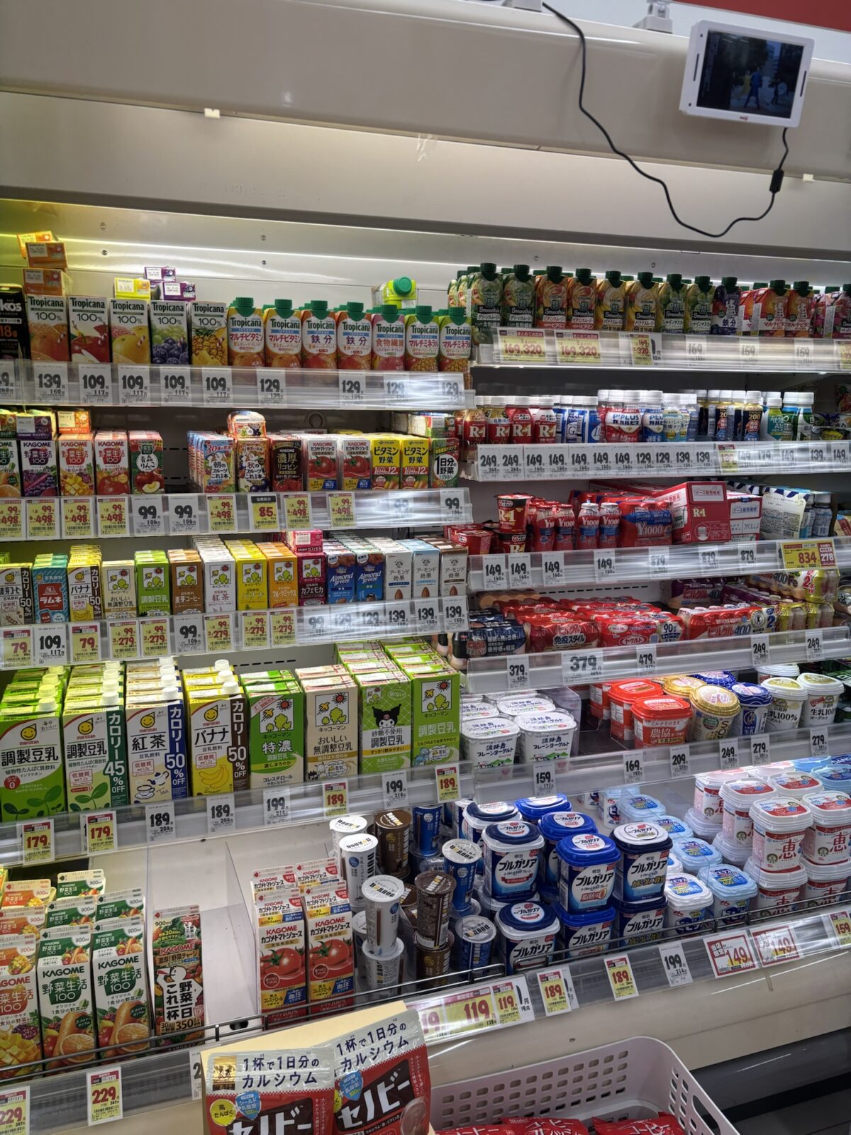 紙パックドリンクコーナー｜冷蔵棚の様子