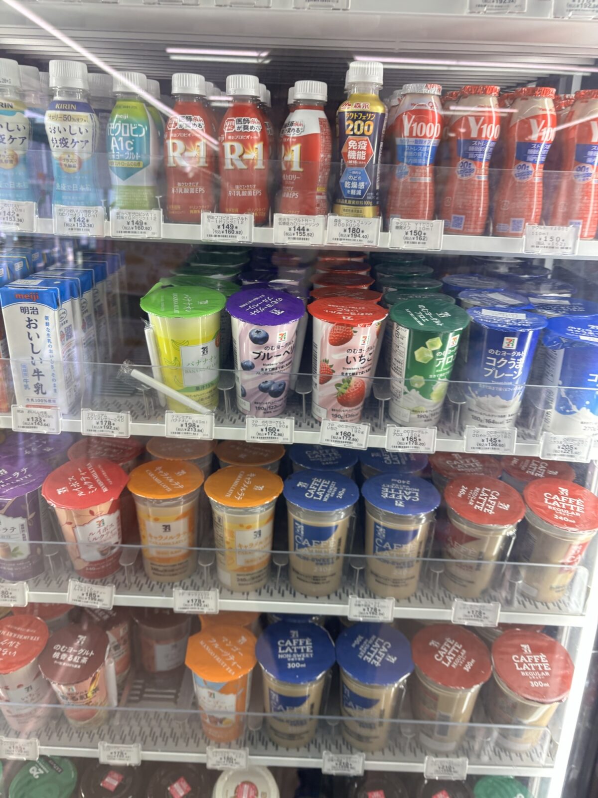 チルド飲料棚｜乳酸菌飲料やカフェラテ
