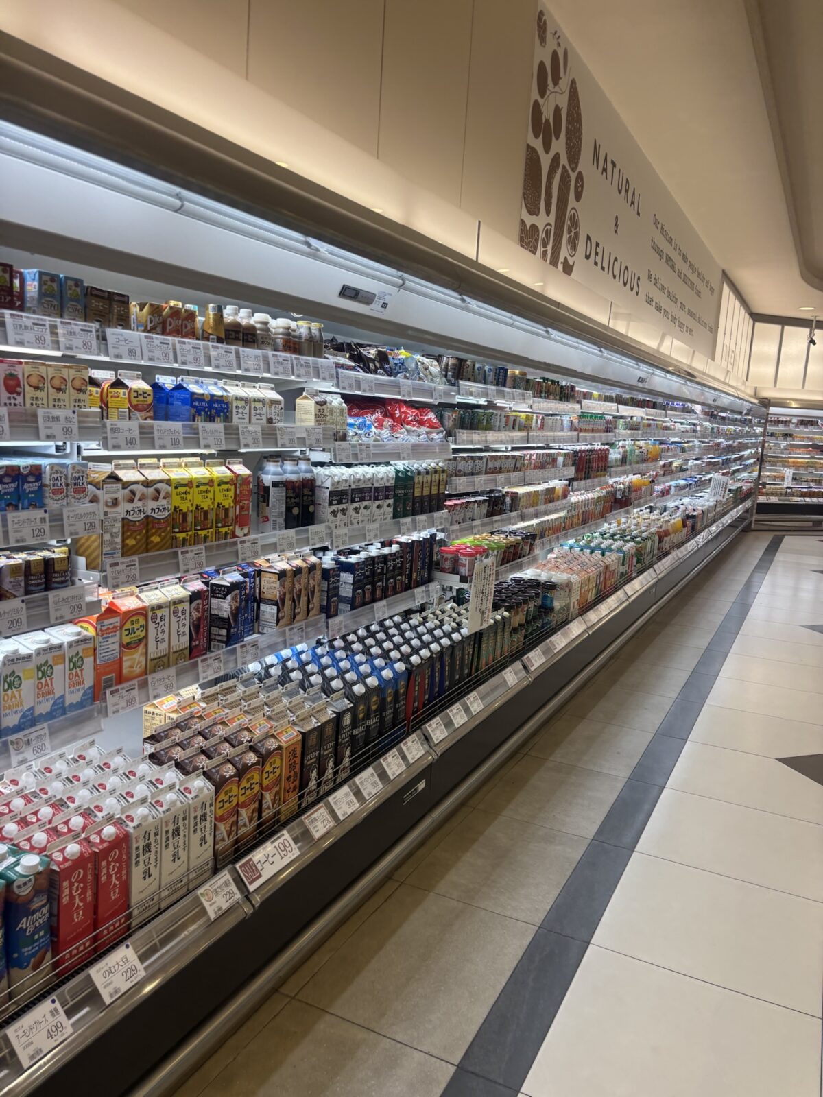 トップワールド飲料棚｜紙パックドリンク売り場