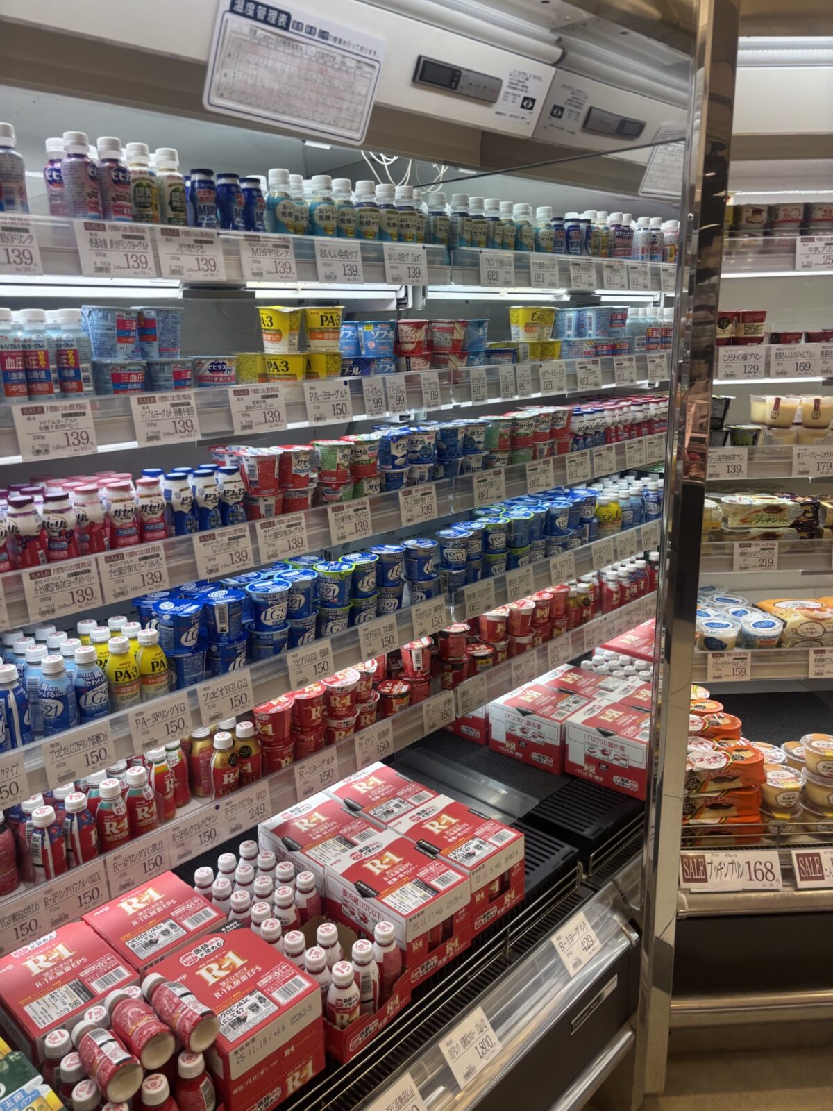 トップワールド冷蔵棚｜ヨーグルト・乳酸菌飲料のコーナー