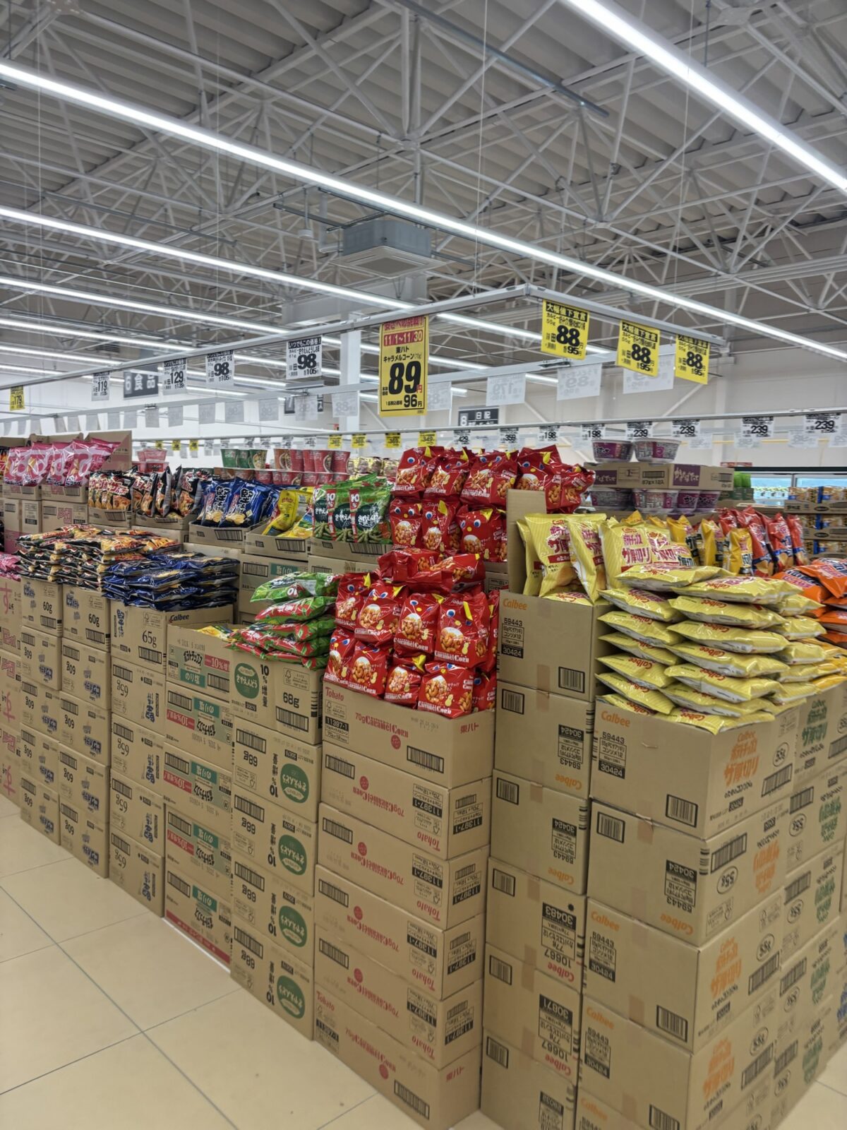 ラ・ムー スナック菓子の島陳列