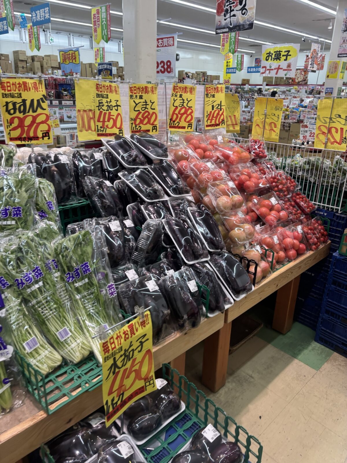 業務スーパー 店内の青果コーナー