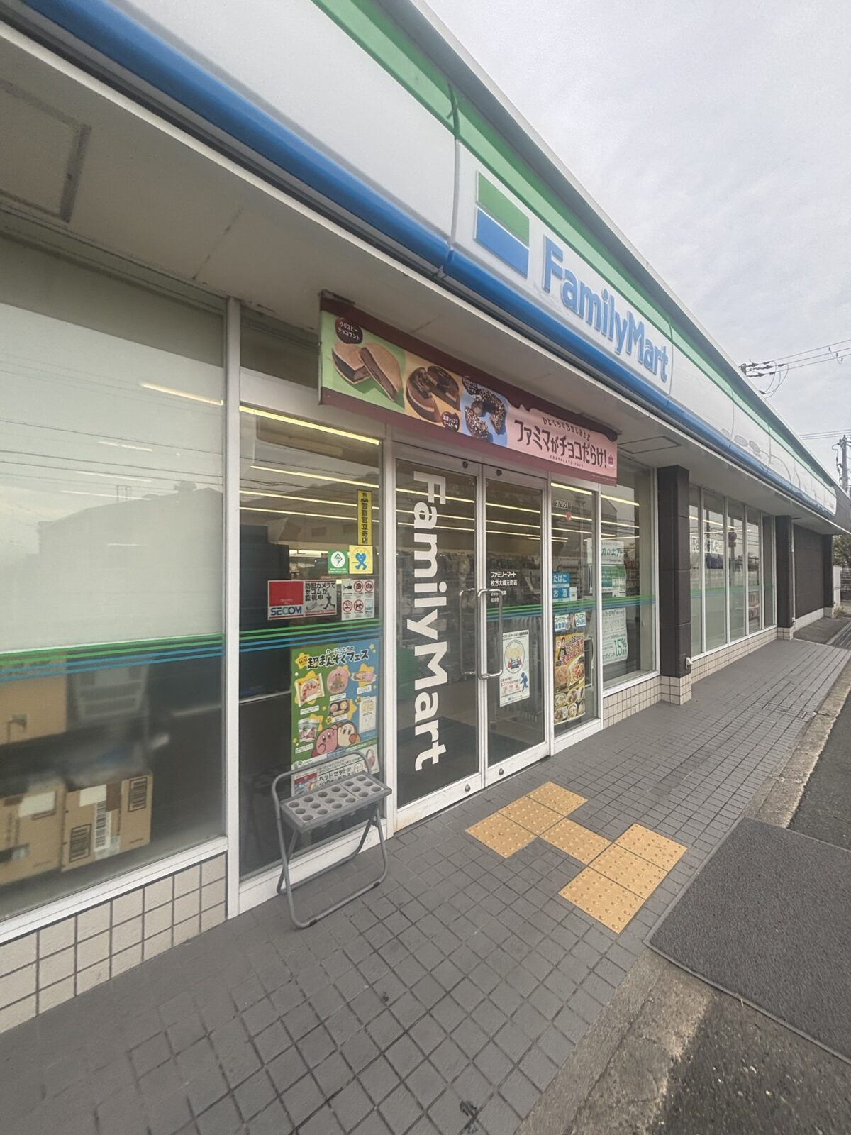 ファミリーマート外観 正面入口