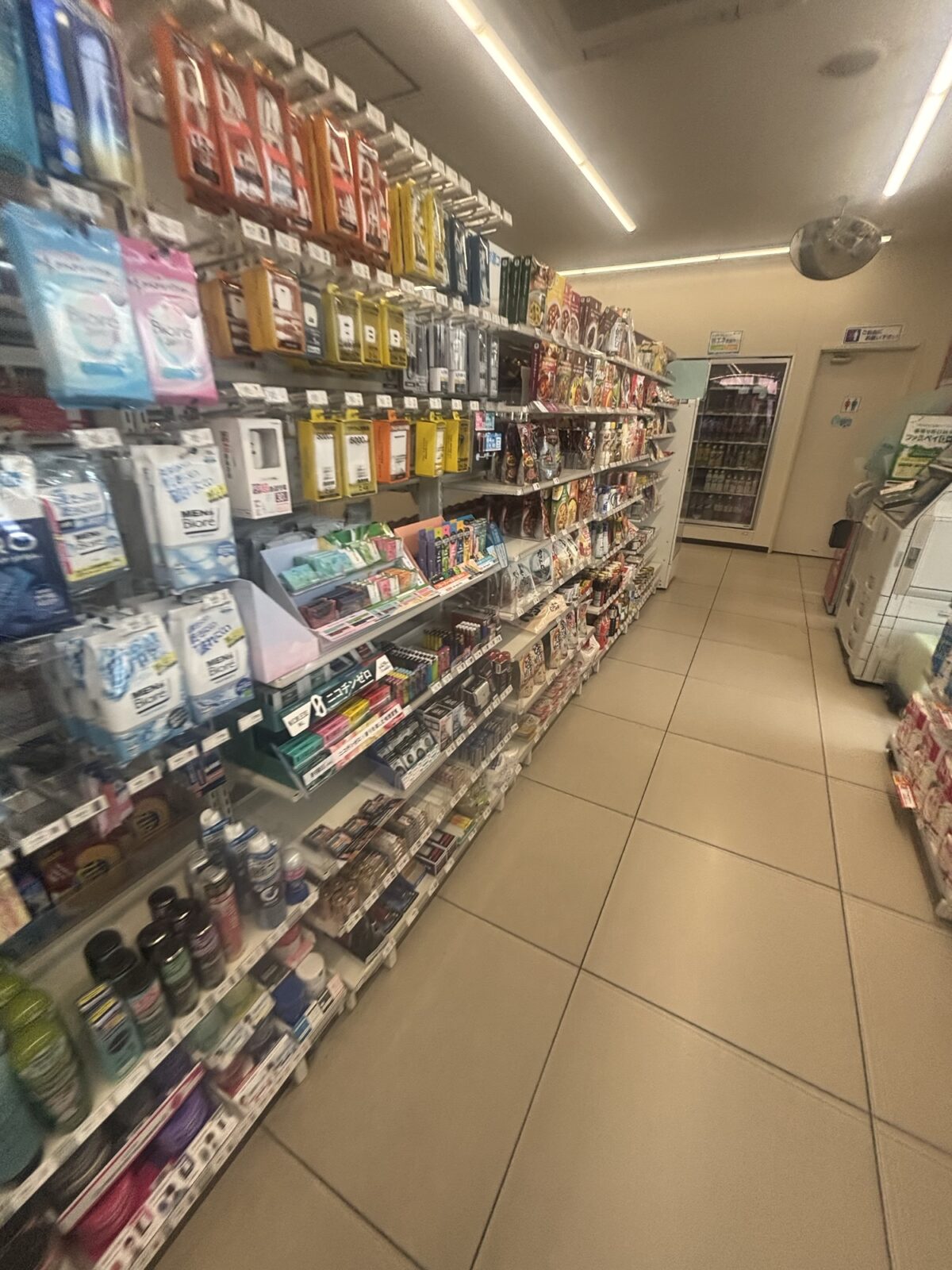ファミリーマート 日用品売り場 通路
