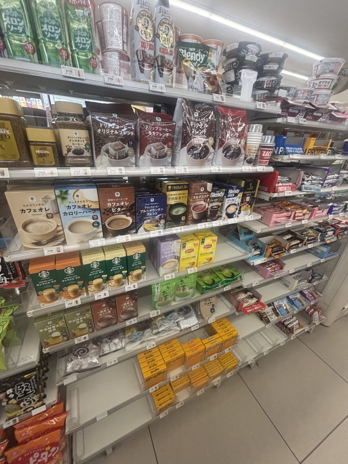 ファミリーマート インスタントコーヒー棚