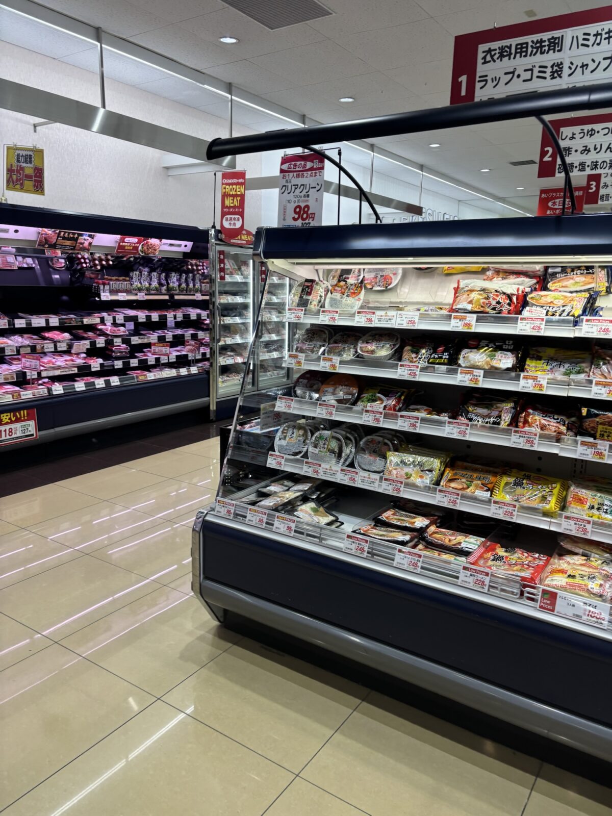 フレッシュバザール 精肉売り場周辺(2025年11月18日撮影)