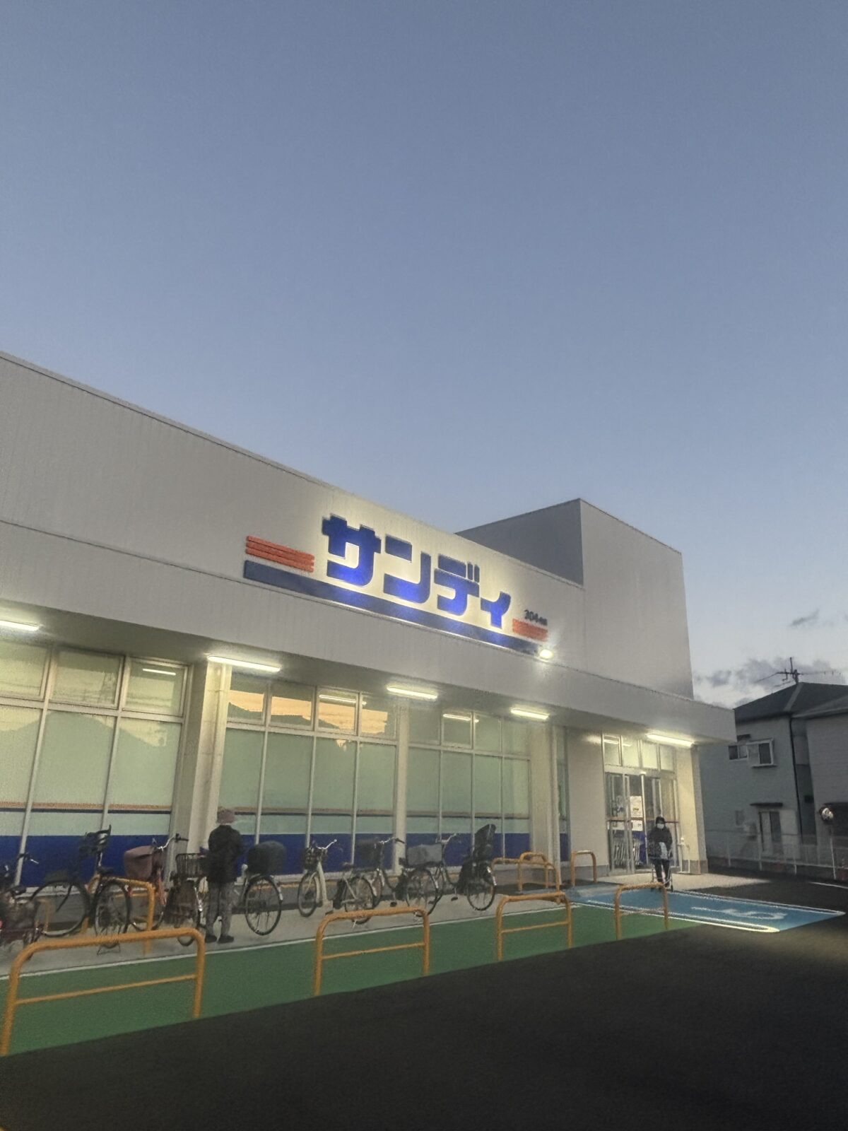 サンディ 店舗外観 正面(2025年11月18日撮影)