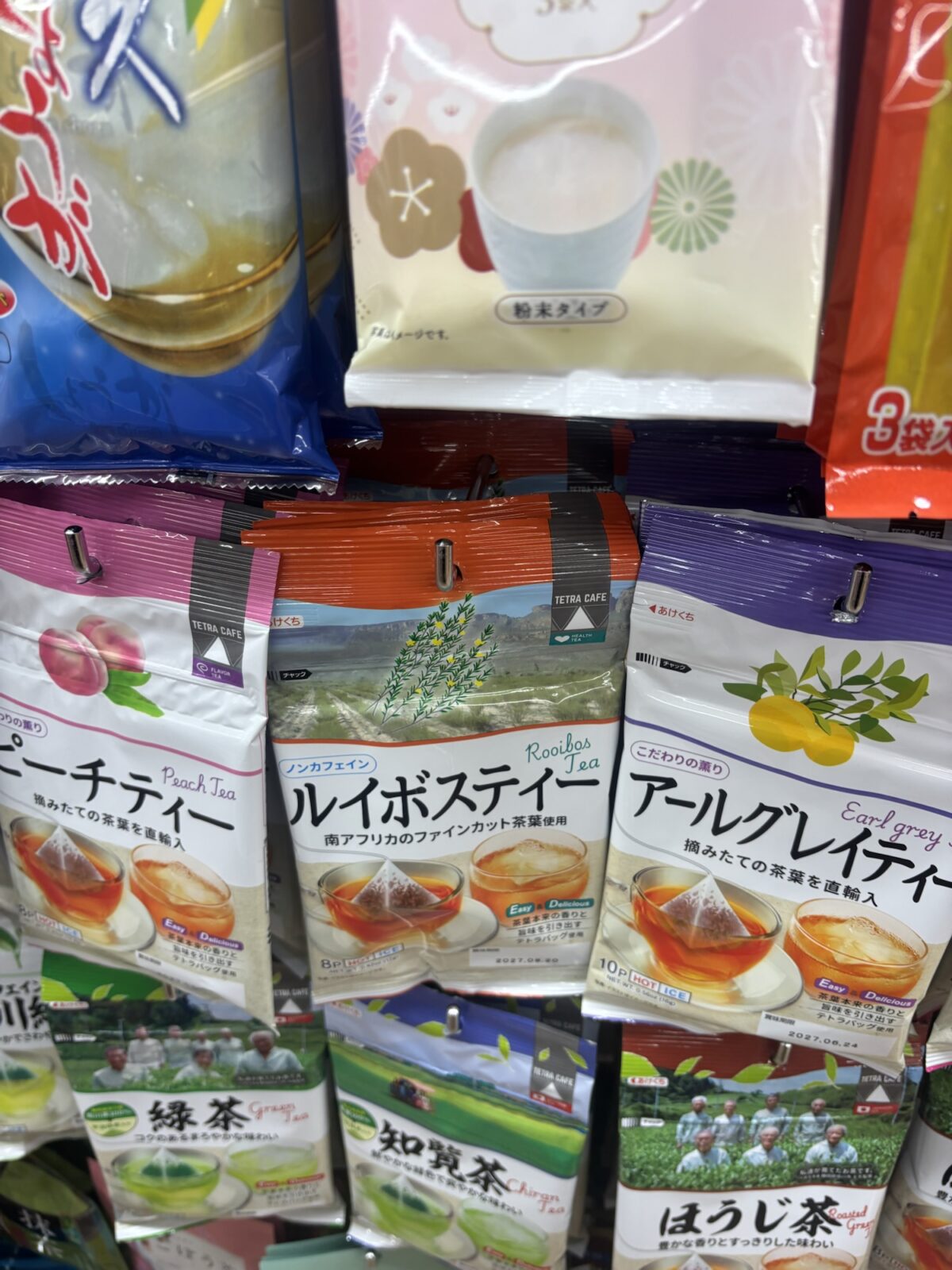 ダイソー ティーバッグ売り場｜ルイボスティーなどが並ぶ棚（2025年11月30日撮影）